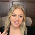 Kelly Clarkson Instagram - #chemistrydeluxe Out now!