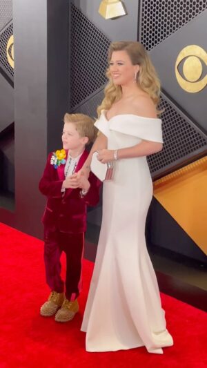 Kelly Clarkson Instagram - We think Kelly wins for the cutest #Grammys date 💕