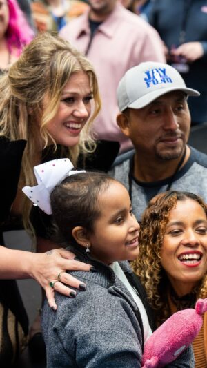 Kelly Clarkson Instagram - @kellyclarkson reunited with Camila, a 10-year-old fan living with cancer, whom she first met on a Zoom call with @hodakotb. Camila, who was diagnosed with brain cancer when she was 1 and a half years old, says Clarkson’s song “Stronger” has helped her “get through her cancer” ❤️.

📸: @photonate