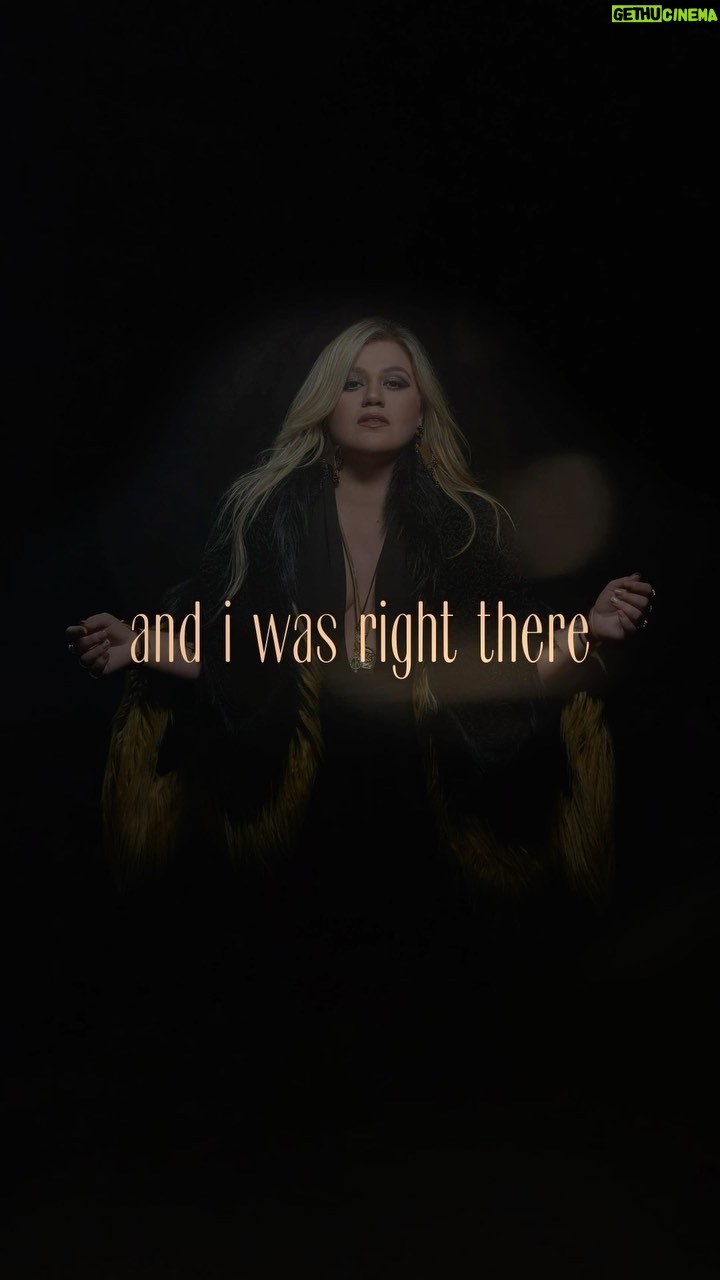 Kelly Clarkson Instagram - “…and I was right there you should’ve tried listening…” ’did you know’ out Friday on my deluxe #chemistry album!