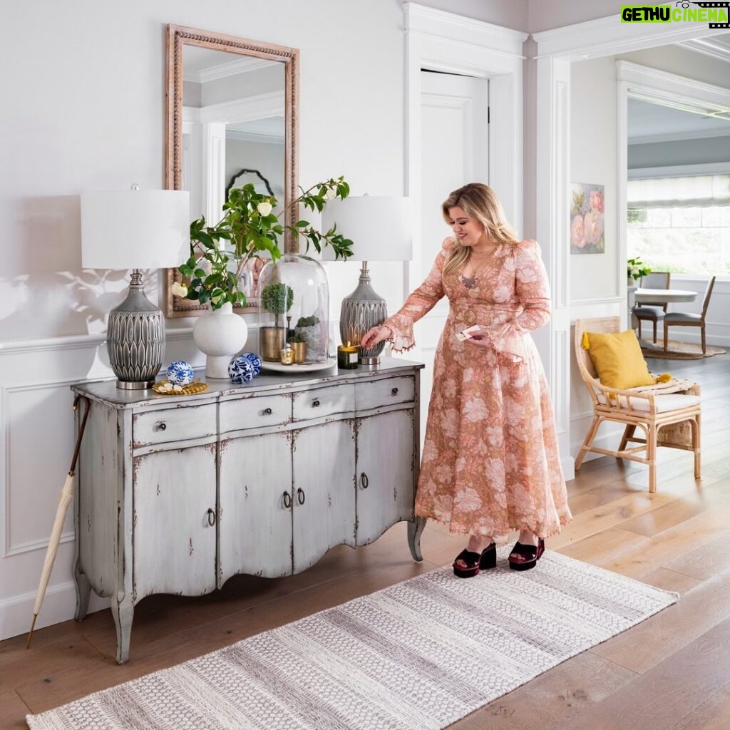 Kelly Clarkson Instagram - Ready to start fresh with a little New Year organization? 🙋‍♀️ With everything from canisters to the cutest floating shelves, my line @wayfair has everything y’all need to stack, store, and stash it all.