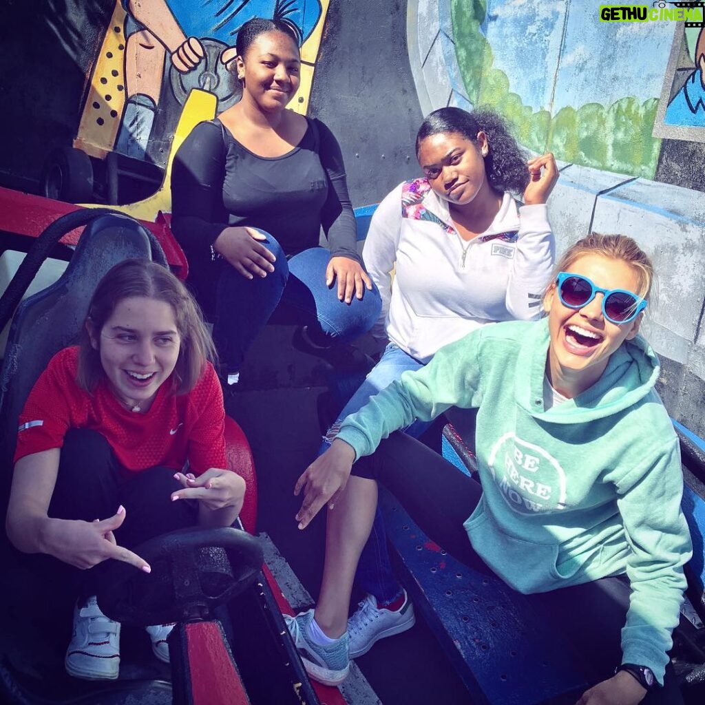 Kelly Rohrbach Instagram - Go carting with the gals! @bestbuddies @teamlucymeyer give her some love, the sweetest, most kind girl I've met in a while 💜💙💚💛👯👯#cleartheroads