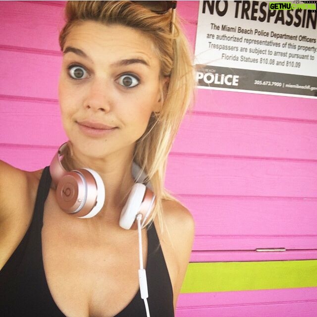 Kelly Rohrbach Instagram - Once upon a time there was a lifeguard who lived in a pink tower 🤙🏼... and then she was arrested. #BaywatchGoesToMiami