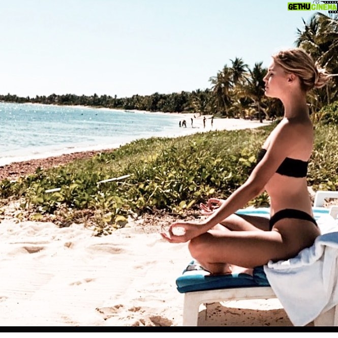 Kelly Rohrbach Instagram - Namastaying here forever. Location, vacation. Working hard, hardly working. I can keep going...