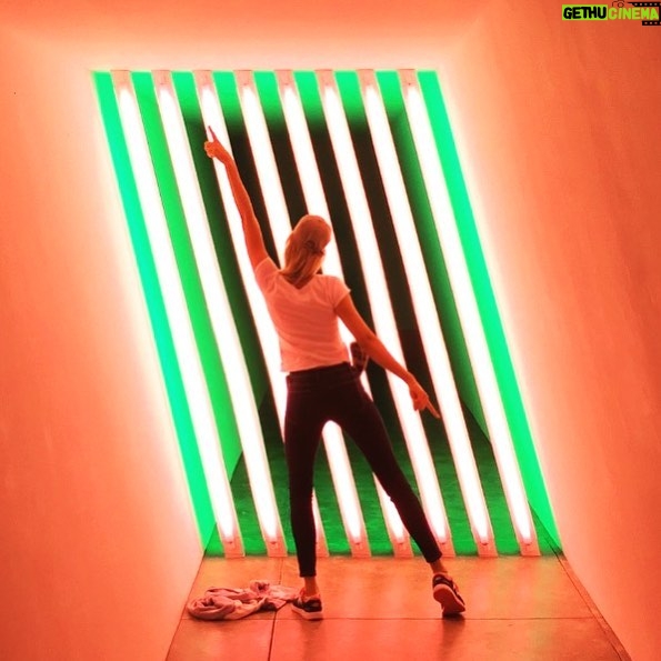 Kelly Rohrbach Instagram - Saturday night flavin! #danflavin art installation in Marfa. Did I butcher the pose?💃🏼