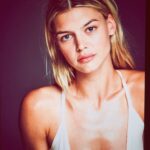 Kelly Rohrbach Instagram - @violetgrey makeup naked... maked! 😶
