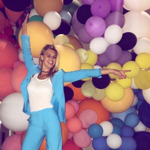 Kelly Rohrbach Instagram - 🕺🏽feeling ballooonniful in @frame #cheesyjokesforthewin