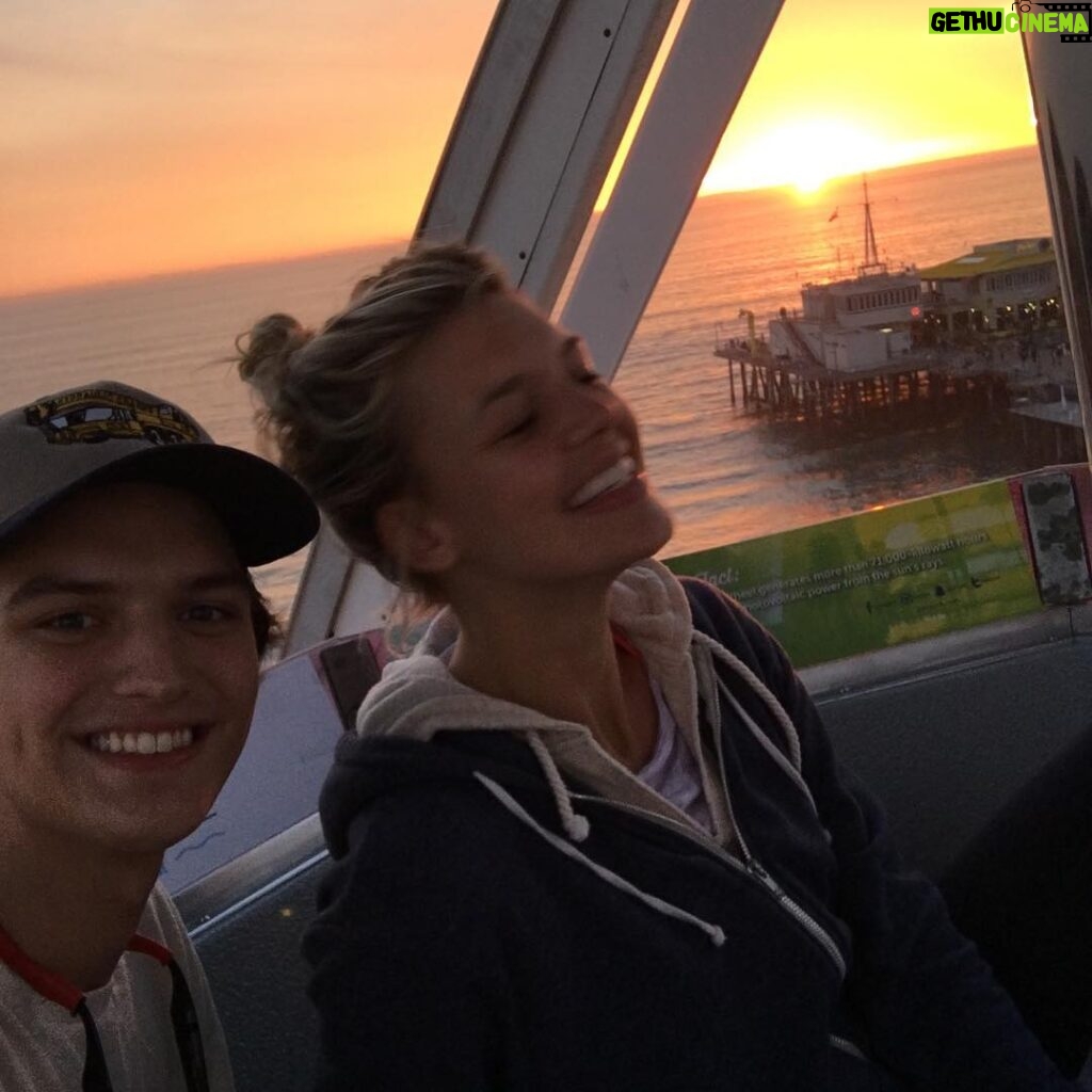 Kelly Rohrbach Instagram - I've been wanting to ride the Santa Monica Ferris wheel since I first moved to Cali 3 years ago 🙈... Little bro making it happen for my birthday yesterday 🎉🎁🎉💥🎁#lowkeyandlovingit