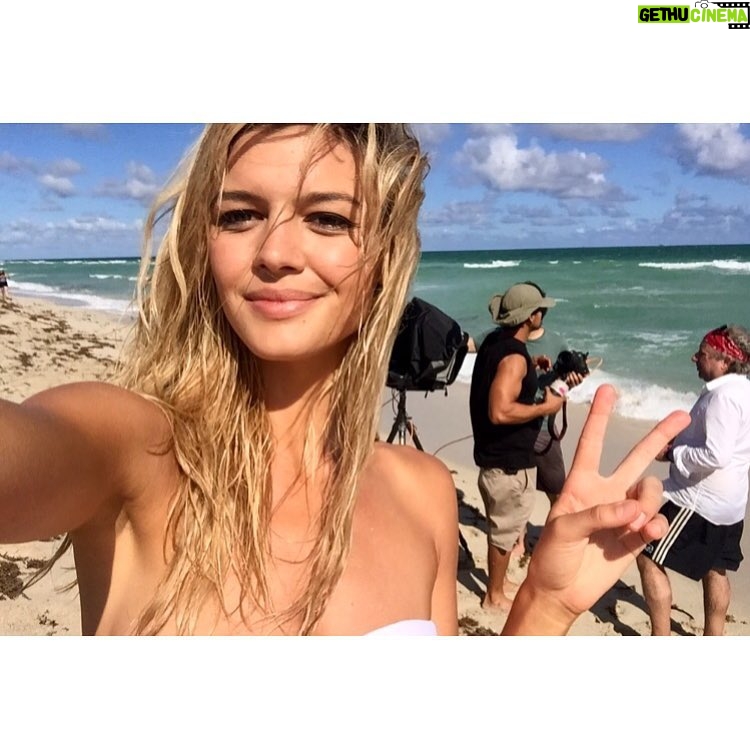 Kelly Rohrbach Instagram - Life's a beach! Or something like that? @calzedonia Miami, Florida.