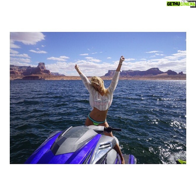 Kelly Rohrbach Instagram - Need a ride?