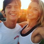 Kelly Rohrbach Instagram - sibling sunset! @john1521 #californiadreaming 🌴🌴