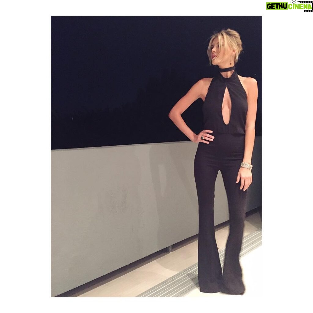Kelly Rohrbach Instagram - Black carpet ready for #amfarinspiration tonight in L.A.