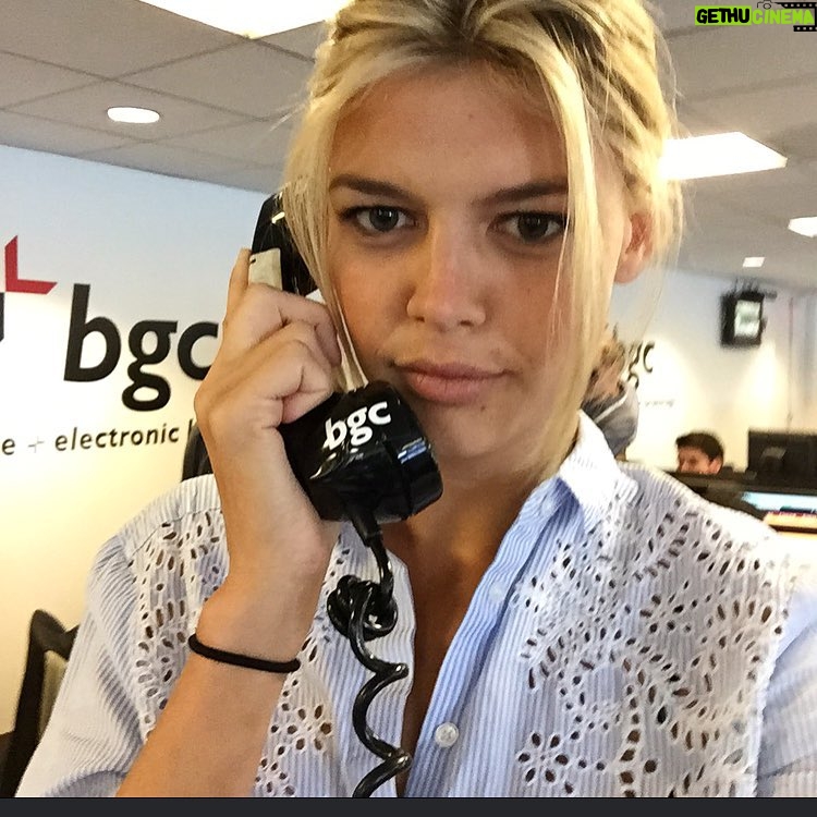 Kelly Rohrbach Instagram - Deal or no deal?! ☎️💻👓🈵 playing trader for the day for the #bgccharityday thank you to everyone who came to support! Financial District