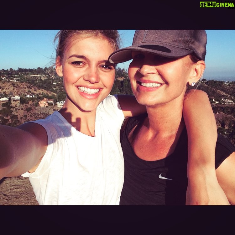 Kelly Rohrbach Instagram - mountain conquered 🏁 #mumandme