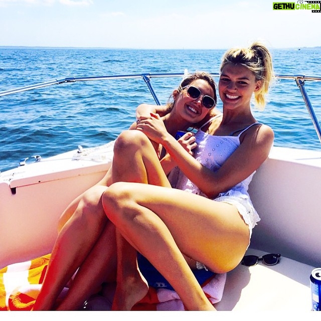 Kelly Rohrbach Instagram - sister, sister ❤️