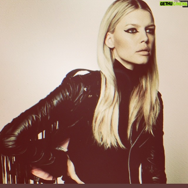 Kelly Rohrbach Instagram - @yutsai88 more from the YU+ME SERIES 👧