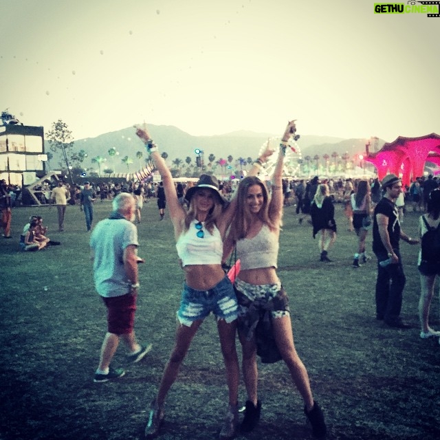 Kelly Rohrbach Instagram - Ella Ella Ella ey