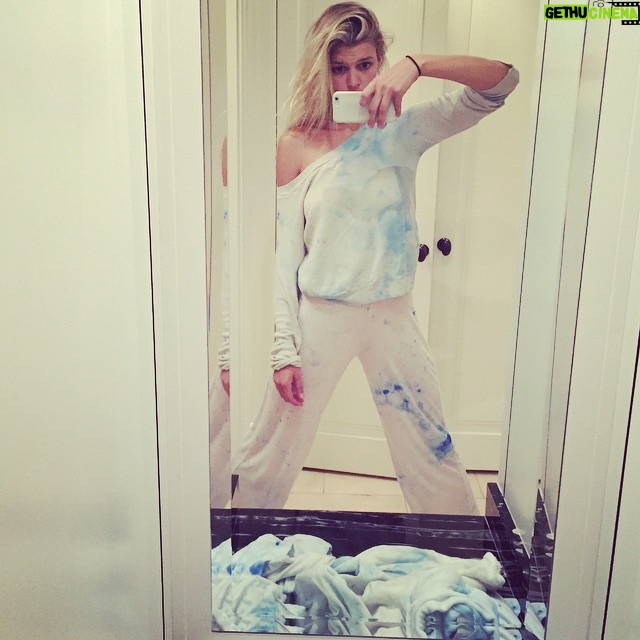Kelly Rohrbach Instagram - Pen in the wash. 🍭