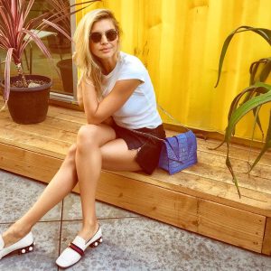 Kelly Rohrbach Instagram - Sitting around waiting for some turkey!