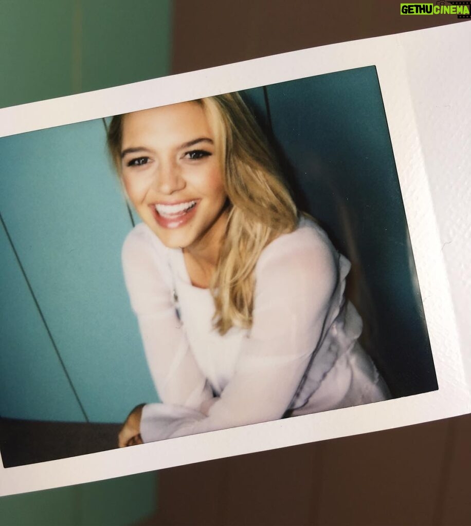 Kelly Rohrbach Instagram - cheese🧀! polaroids on set 🎞