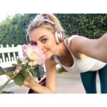 Kelly Rohrbach Instagram - hanging w my favorite gal, miss mother nature! 👩‍❤️‍💋‍👩#stopandsmelltheroses #literally