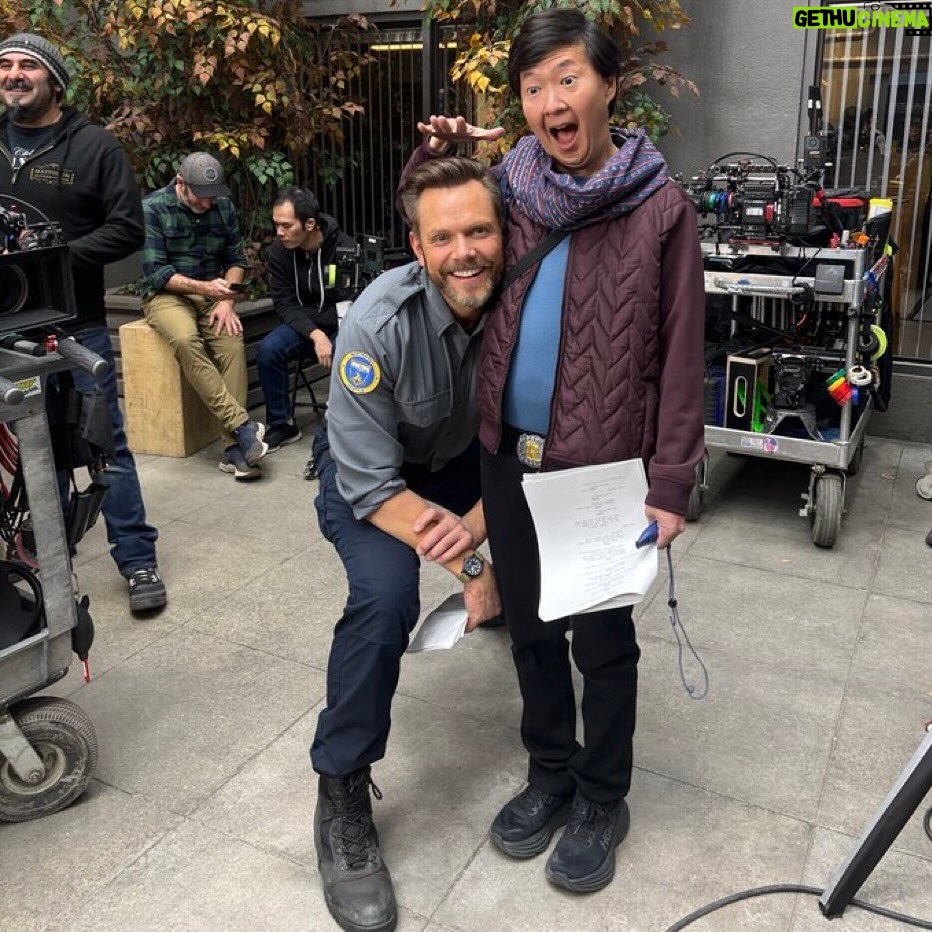 Ken Jeong Instagram - repost @ComedyClubFOX the perfect @animalcontrolfox BTS moment: @joelmchale on @kenjeong’s level 😂 Joel guest hosts #ICanSeeYourVoice tomorrow night on @FOXTV, next day on @hulu 🎶