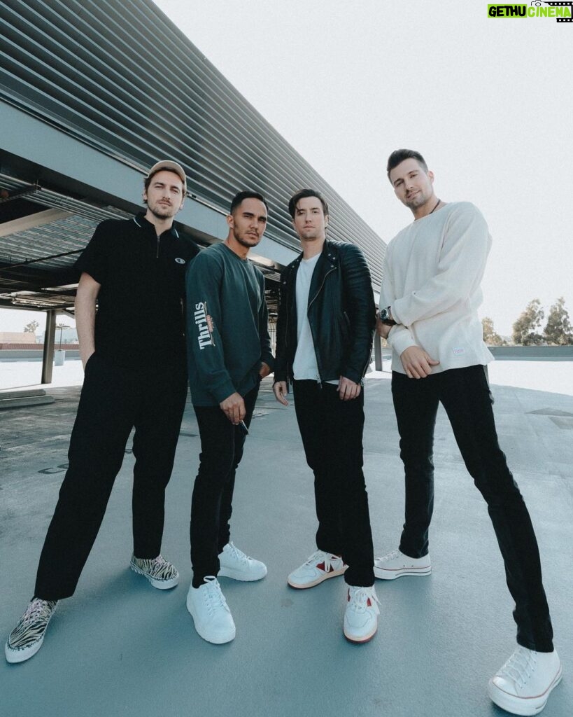 Kendall Schmidt Instagram - A little known fact about @bigtimerush is that we all have very long legs. We might be the longest legged band there is. We are very proud of that. And also very proud of our new song/video “Not Giving You Up” so make sure you check that out. LINK IN BIO
