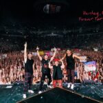 Kendall Schmidt Instagram - Swipe to see how big our @bigtimerush family is! #forevertour #btrforevertour