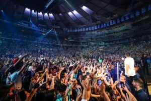 Kendall Schmidt Instagram - Sell out the @thegarden 
☑️

This will be a night to remember. Thank you to everyone who made it possible. 
Swipe to see some awesome pics from @lakejustin