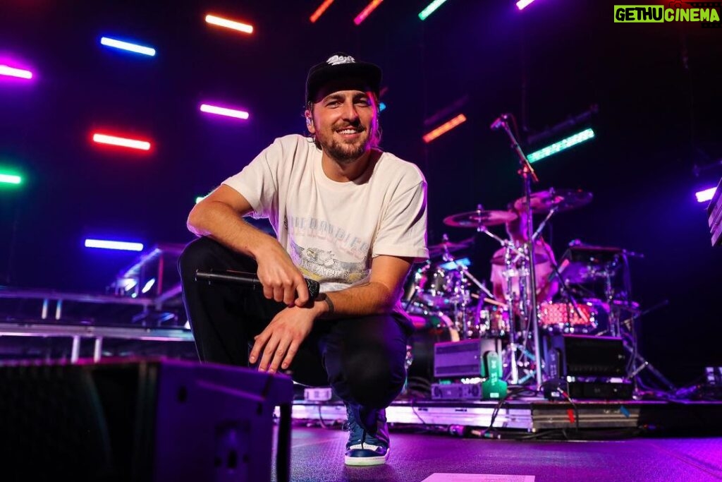 Kendall Schmidt Instagram - Sell out the @thegarden ☑️ This will be a night to remember. Thank you to everyone who made it possible. Swipe to see some awesome pics from @lakejustin Madison Square Garden