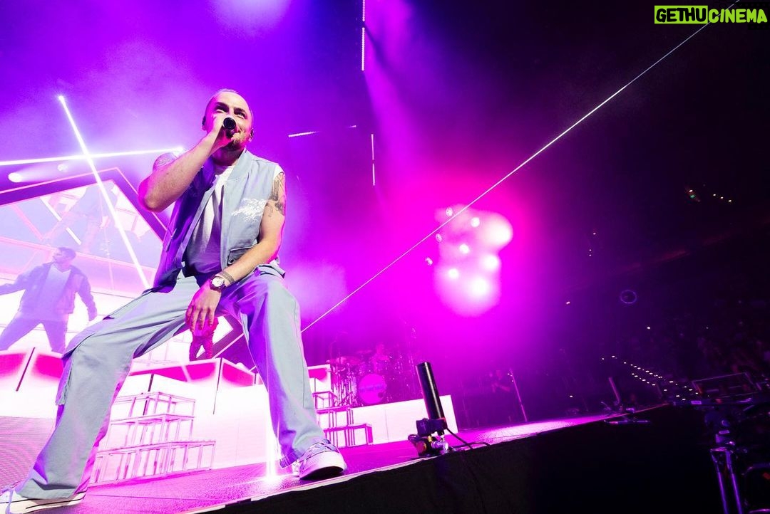 Kendall Schmidt Instagram - No better place to start the CAN’T GET ENOUGH TOUR than @dickiesarena in Fort Worth! Thank you everyone who came out and partied with us. Grateful to rock out with y’all! 🤠 @bigtimerush 📸- @parisvisone