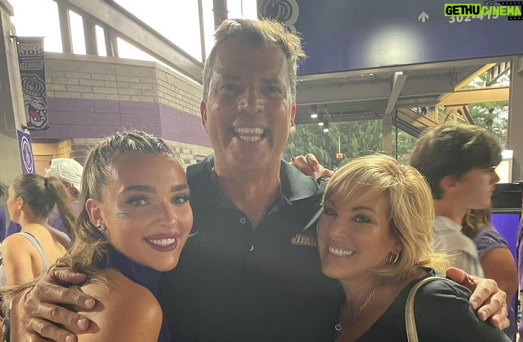 Kendall Vertes Instagram - Let us bowl🏈🎳 James Madison University