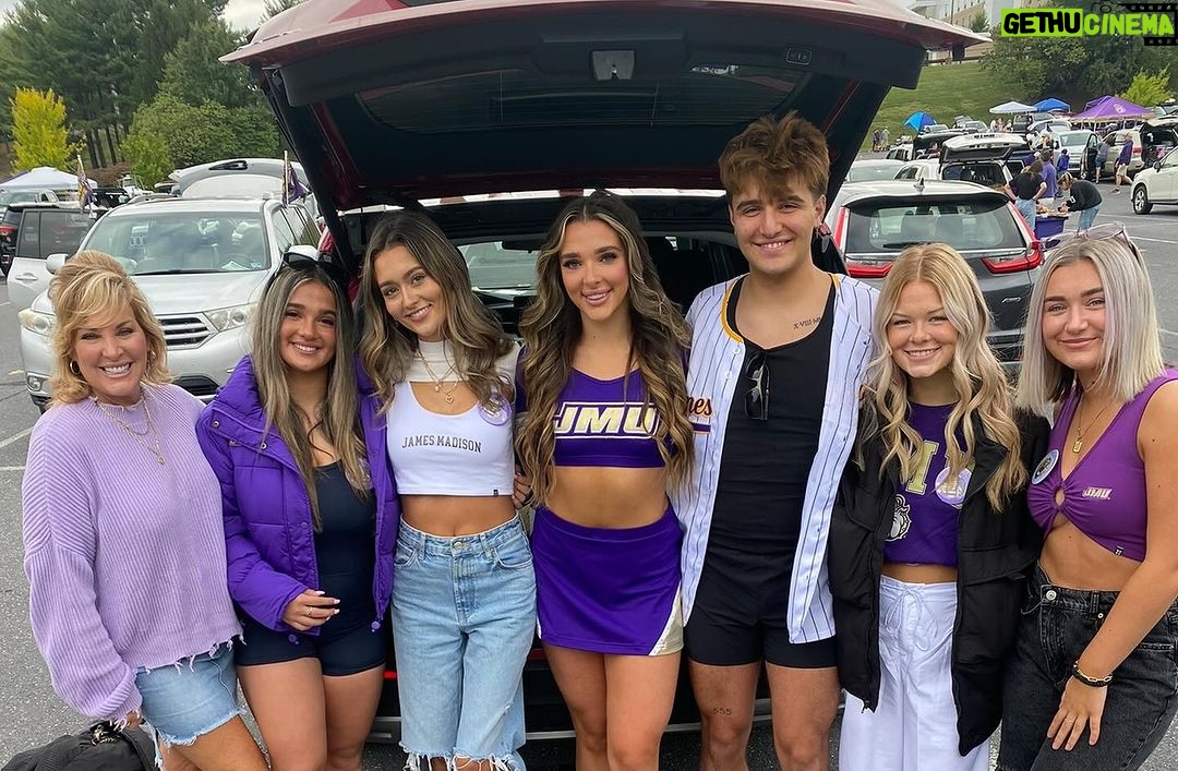 Kendall Vertes Instagram - Let us bowl🏈🎳 James Madison University