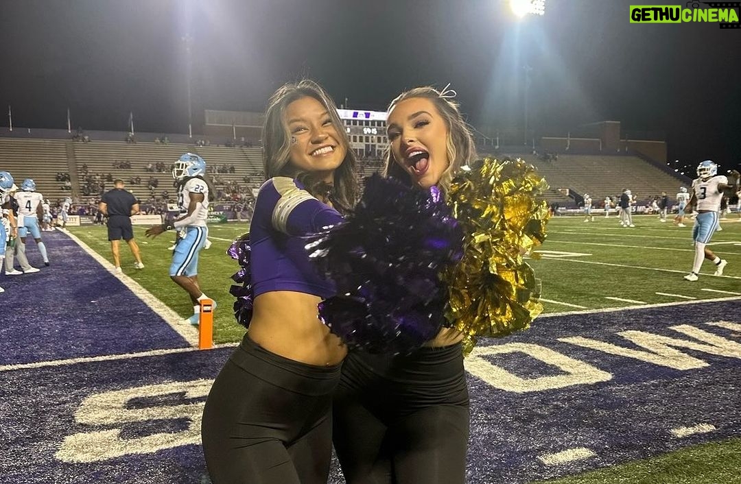 Kendall Vertes Instagram - Let us bowl🏈🎳 James Madison University