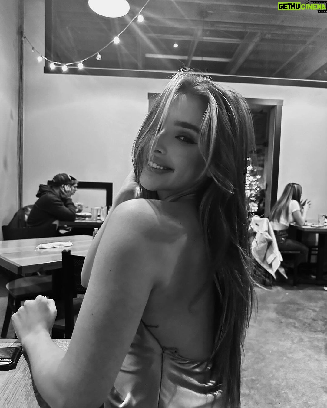 Kendall Vertes Instagram - Couldn't feel more blessed🩶 to another year around the sun, thank you for all of the birthday wishes🫶🏼 21 baby, let's gooooo