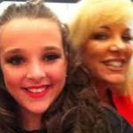 Kendall Vertes Instagram - Happy birthday to my superwoman🩷 you make life so much easier and I cannot be more thankful. My role model, bestfriend, biggest fan, and the best dancemom. I love you to the moon and back🤍
