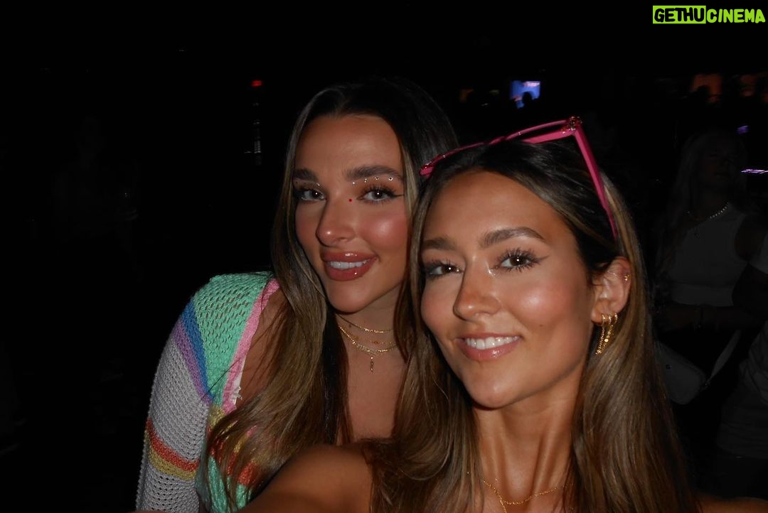 Kendall Vertes Instagram - 3 friends @twofriends