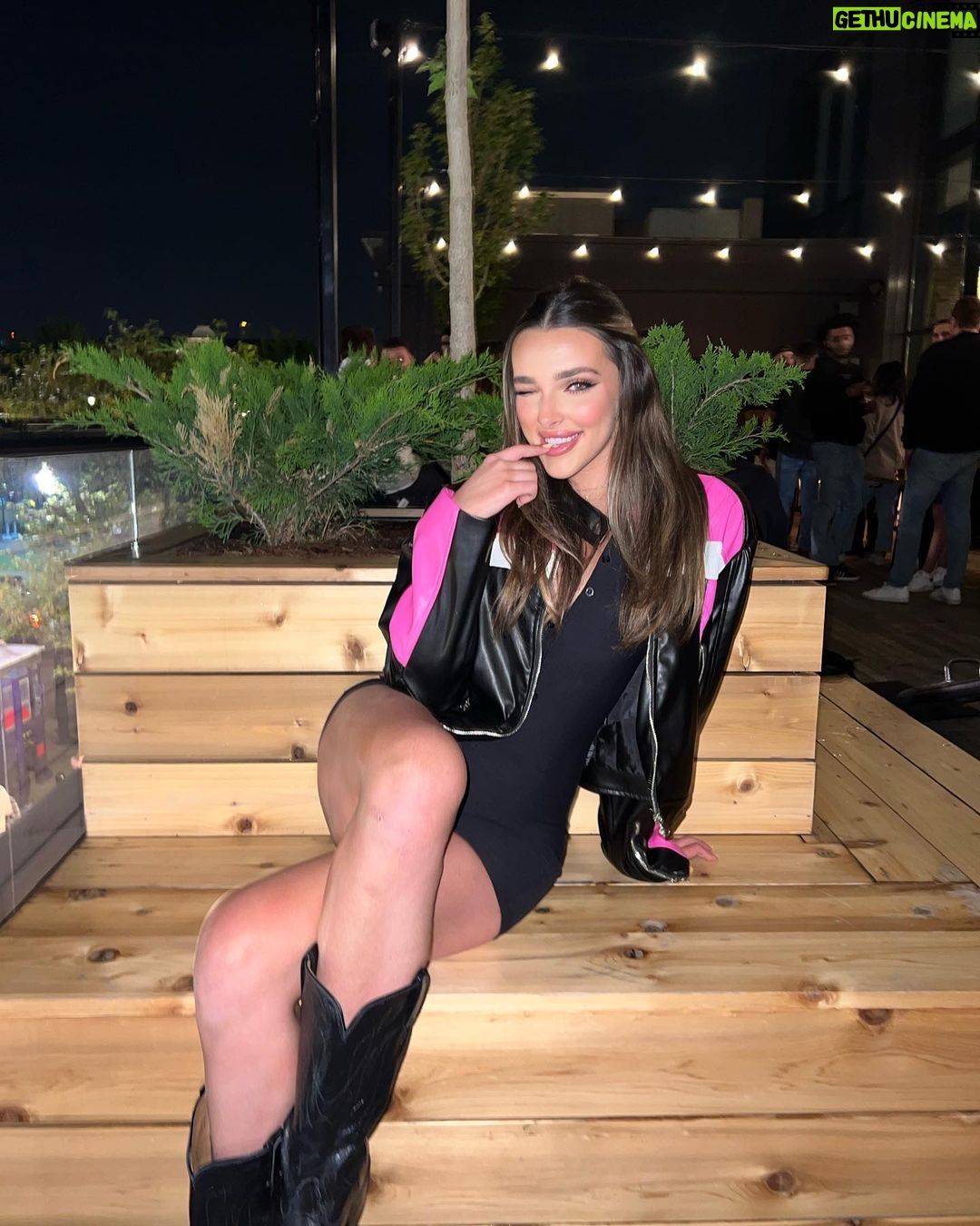 Kendall Vertes Instagram - Back in the 412🖤 @prettylittlething