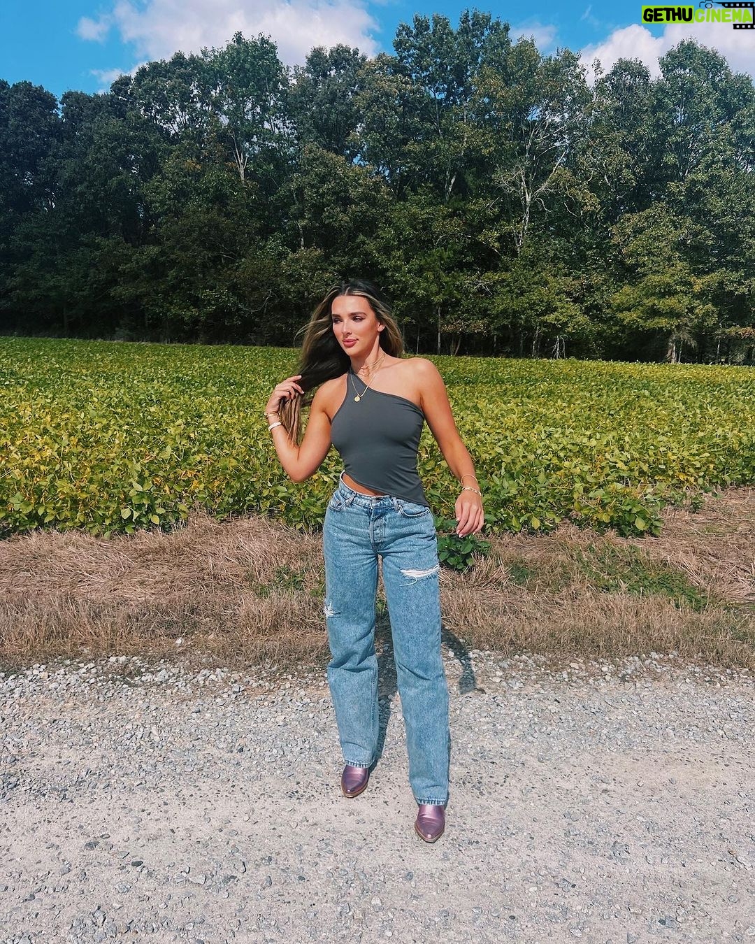 Kendall Vertes Instagram - Snow white and her prince Lake Hartwell Wildlife Safari