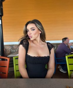 Kendall Vertes Instagram - What's for lunch?