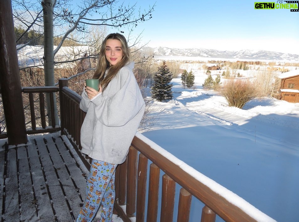 Kendall Vertes Instagram - Woke up in wonderland