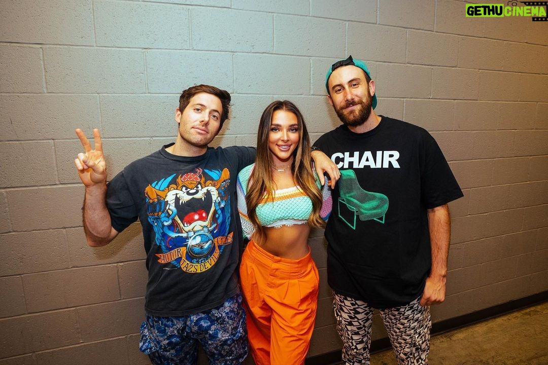 Kendall Vertes Instagram - 3 friends @twofriends