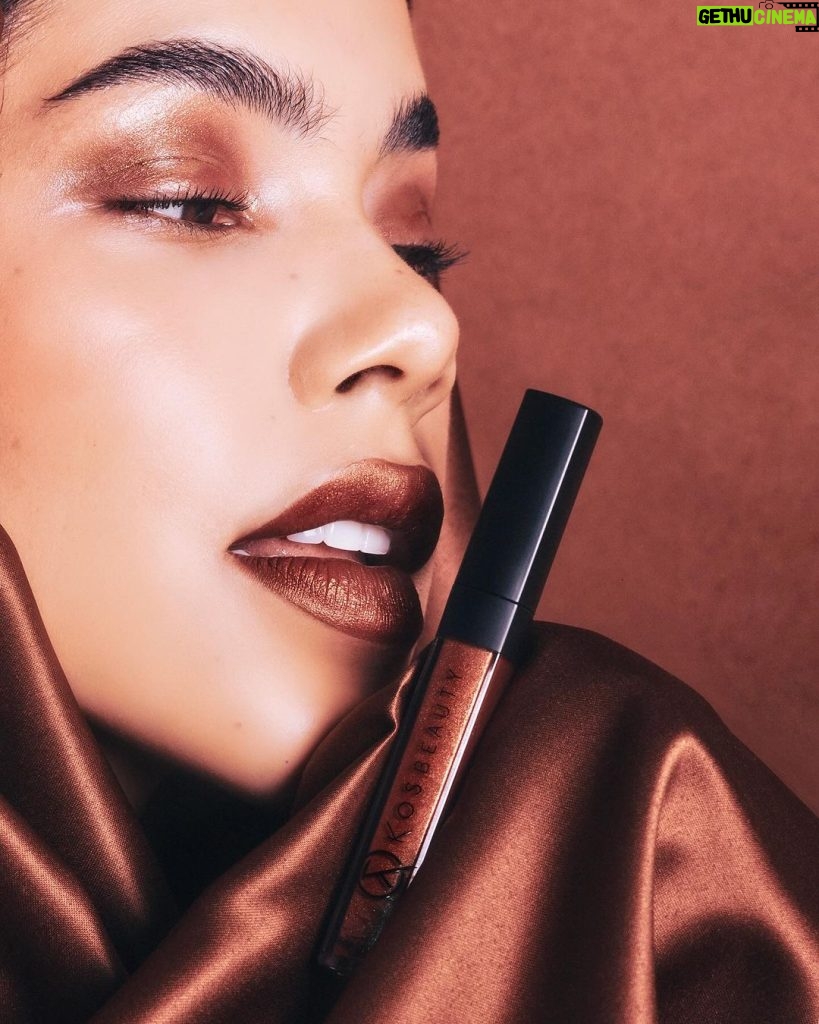 Kenia Os Instagram - My new bby 𝑷𝒐𝒅𝒆𝒓 ✧˖°Matte lipstick & liquid eyeshadow ✧˖° Pre venta disponible www.kosbeauty.mx Mexico