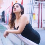 Kenisha Awasthi Instagram - Beautiful breezy days like these ...💞 #kenishaawasthi #kenishaglam #bodyconlover #blackismyhappycolor #alldayeveryday💯 #highstreetphoenix