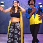 Kenisha Awasthi Instagram - Doing this reel was SO much fun!! Folk Music is just something else ❣️ Choreography- @royson_leo_ Shot by - @stories_by_vinit_turalkar #sanak #badshah #badboybadshah #badshahmusic #kenishadance #kenishaawasthi #kenishaglam #folkmusic #indianfolkdance #trendingreelsindia #trendingsong #hookstepchallenge #everydayphenomenal