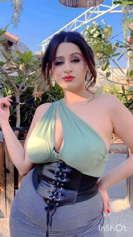 Kenisha Awasthi Instagram - Beautiful Day 💚🤌 Location- @truetrammtrunk #kenishaawasthi #kenishaglam #reelforlike❤️❤️ #reelitin #reelygood #bestfortoday #ootdfash #cateyeframes #trendingaudio #trendingreelsindia #everydaymumbai #everydayphenomental #beautyreels #bestfortoday True Tramm Trunk