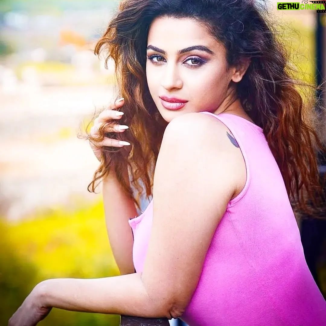Kenisha Awasthi Instagram - Cos I was force-filled with poison but blessed with BEAUTY and RAGE . #factsonfactsonfacts #lifeonthedaily #everydayglam #everydayphenomenal #kenishaawasthi #kenisha #nevergiveup💪 #nevergivein #lifemantra