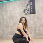 Kenisha Awasthi Instagram – Gratitude to my MOST AMAZING Dance Guru for this AMAZING choreography, for her teachings that exceed far beyond dancing, for the joy and the belief and most importantly for the smiles 🤗❤️

Choreography- @ownitwithshruti