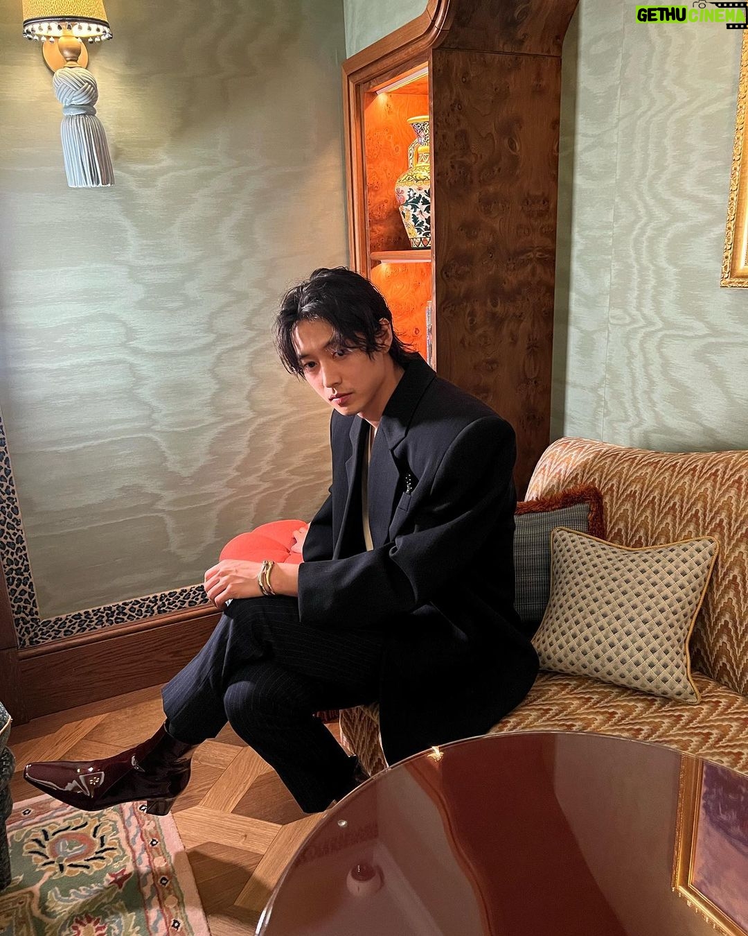Kento Yamazaki Instagram - SAINT LAURENT SHOW MEN’S FW24 PARIS 最高でした!!! #PR @ysl @anthonyvaccarello