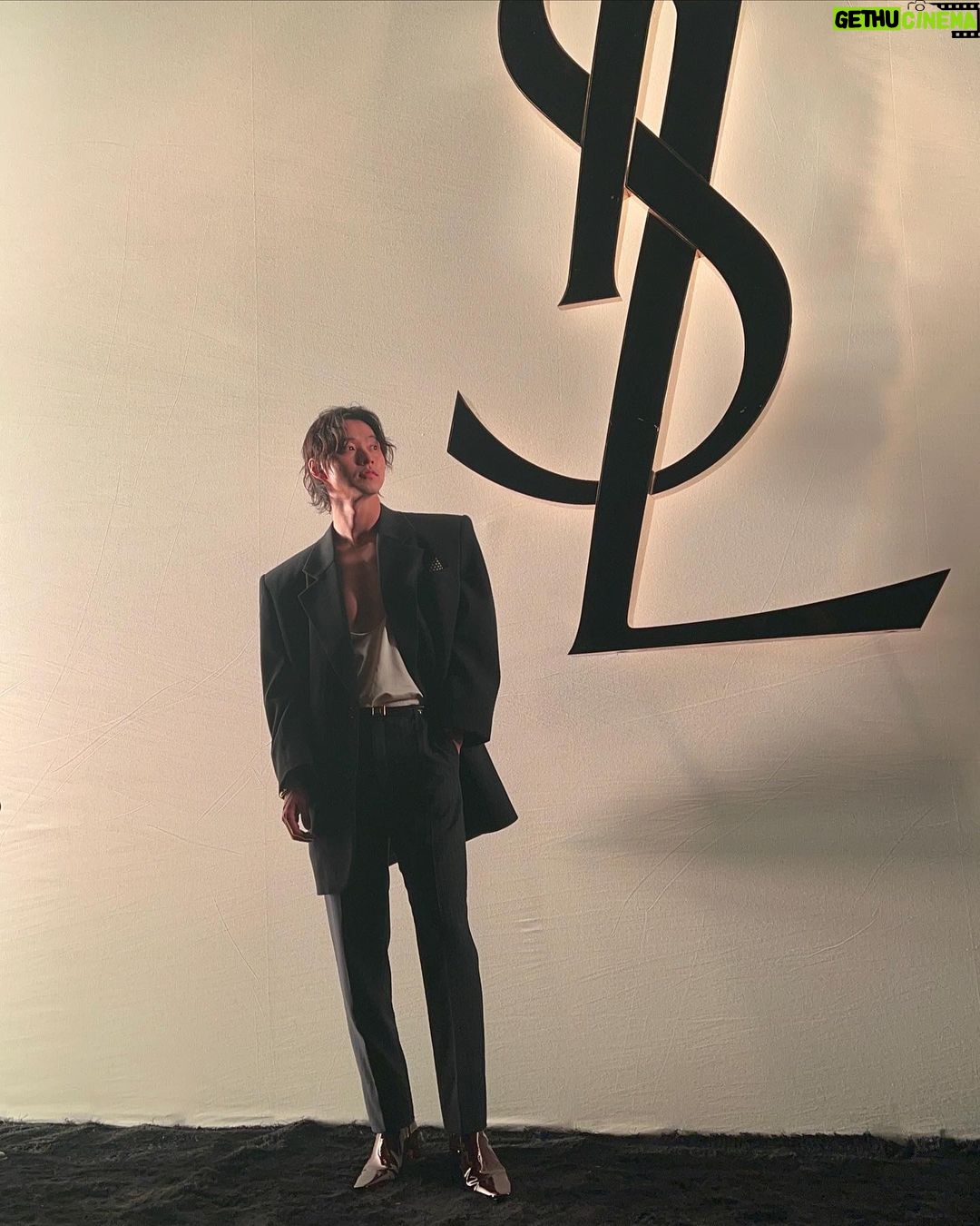 Kento Yamazaki Instagram - SAINT LAURENT SHOW MEN’S FW24 PARIS 最高でした!!! #PR @ysl @anthonyvaccarello